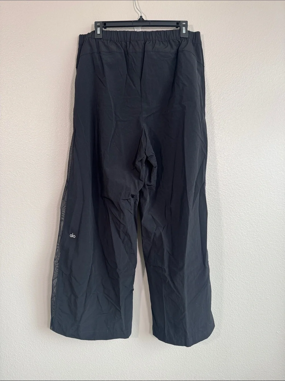 ALO Yoga High-Waist Origin Wide Leg Track Pant in Black - L